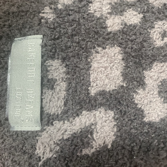 Barefoot Dreams CozyChic In The Wild Scarf and Hat Set Graphite/Carbon NEW - Picture 4 of 5